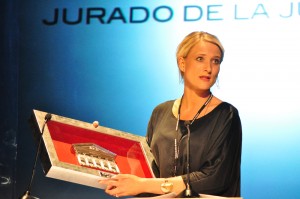 Mette Fons, con el premio de la Juventud. FOTO: Jorge Dueso