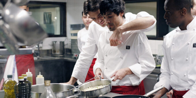 Bon Appétit esta protagonizada por el actor Unax Ugalde