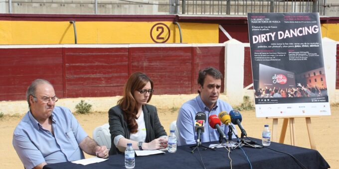 Javier Lasaosa (Presidente de la Peña Los 30), Azucena Garanto (Directora del Festival Internacional de Cine de Huesca) y Diego Luna (Gerente de Albahaca & Plata)