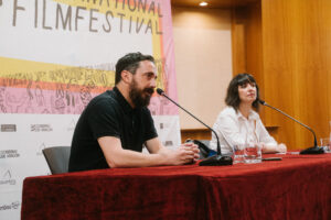 Pablo Larraín y Estela Rasal durante la rueda de prensa