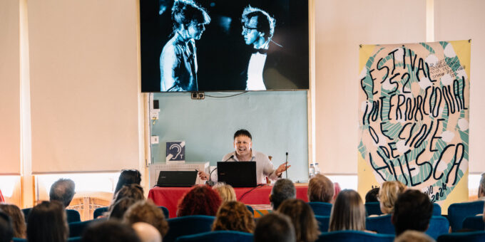 Oscar Sipán durante su charla